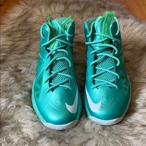 Nike “EASTER” LeBron X